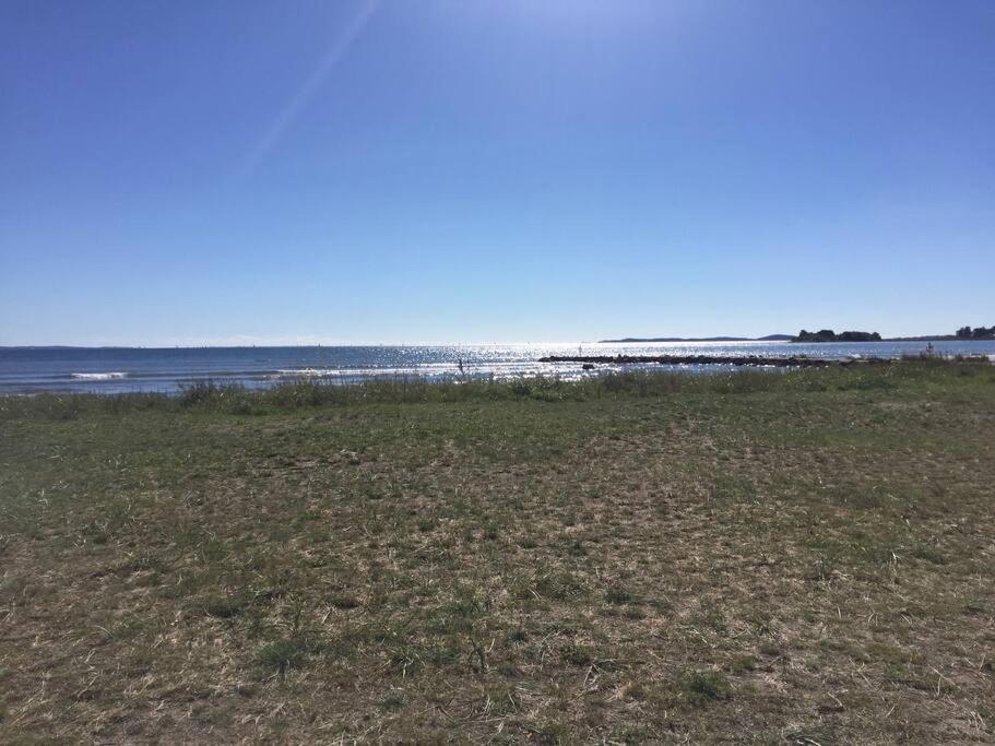 Hyggelig Naer Stranden, *